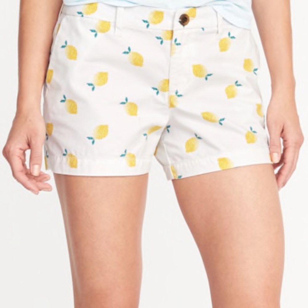 NWT Lemon Print 🍋 Women’s Khaki Shorts Size 10